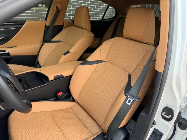 Lexus ES — Фото автомобиля 13