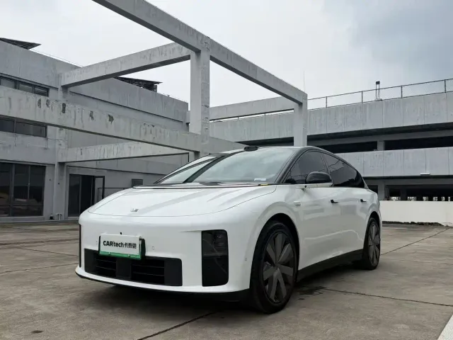 Фотография автомобиля — Li Auto i6