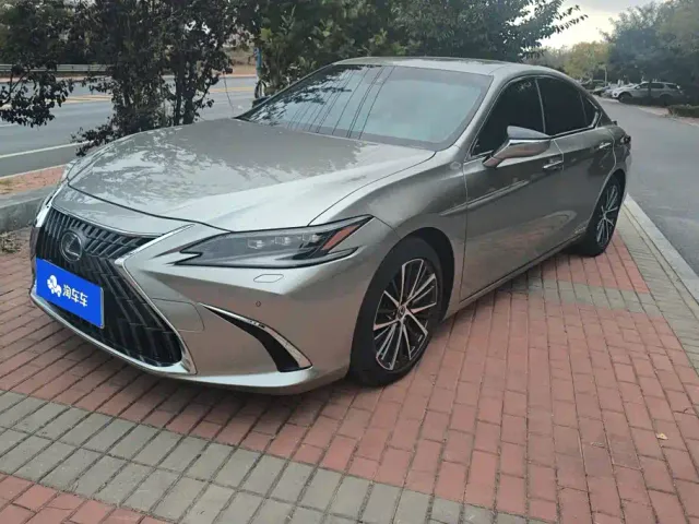 Фотография автомобиля — Lexus ES