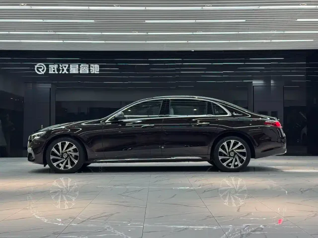 Mercedes-Benz E-Class — Фото автомобиля 2