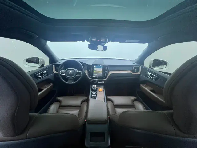Volvo XC60 — Фото автомобиля 8