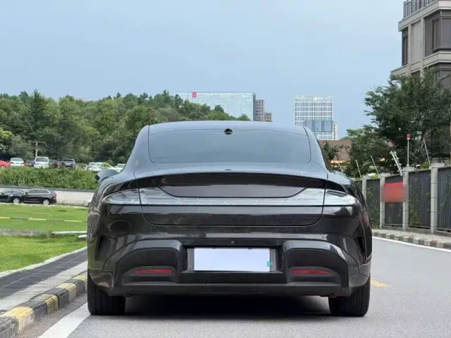 Xiaomi SU7 — Фото автомобиля 5
