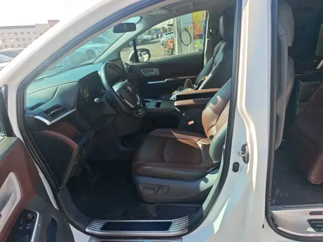 Toyota Sienna — Фото автомобиля 14