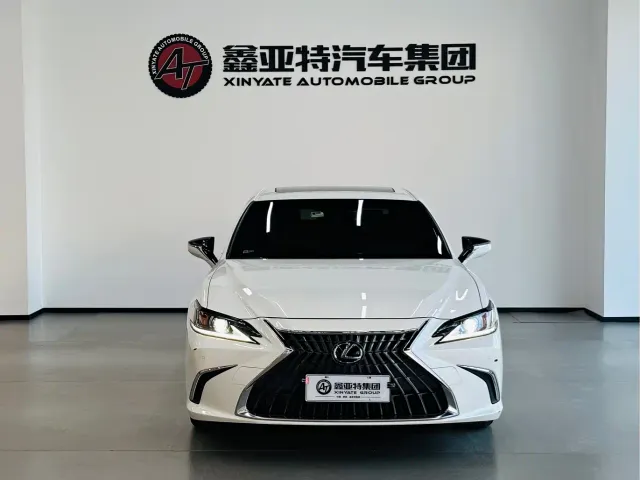 Lexus ES — Фото автомобиля 3