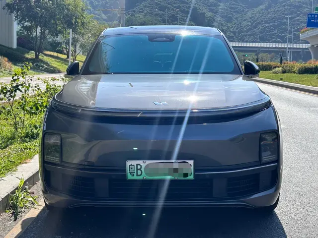 Li Auto L8 — Фото автомобиля 2