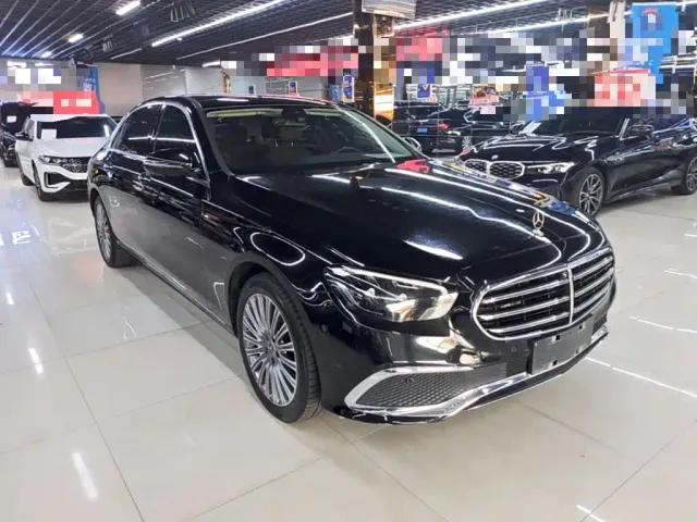 Mercedes-Benz E-Class — Фото автомобиля 3