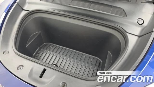 Tesla Model Y — Фото автомобиля 9