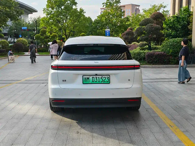 Li Auto i6 — Фото автомобиля 8