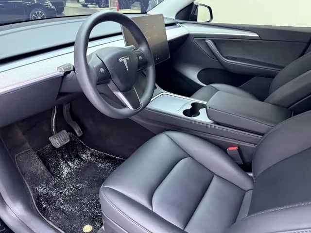 Tesla Model Y — Фото автомобиля 18