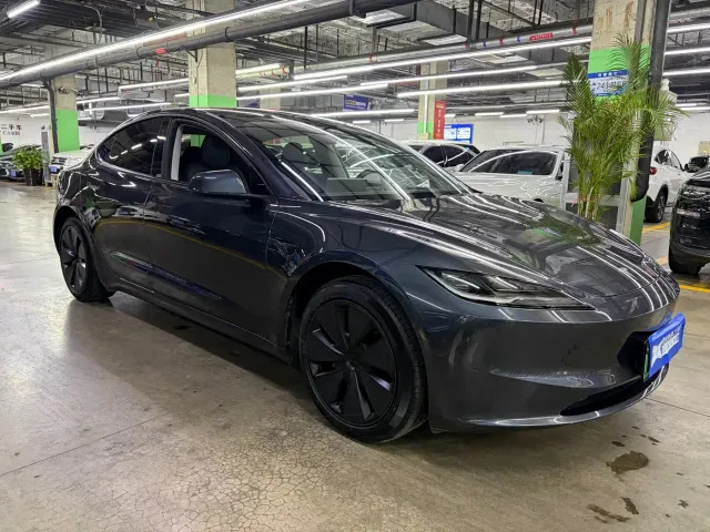 Tesla Model 3 — Фото автомобиля 3