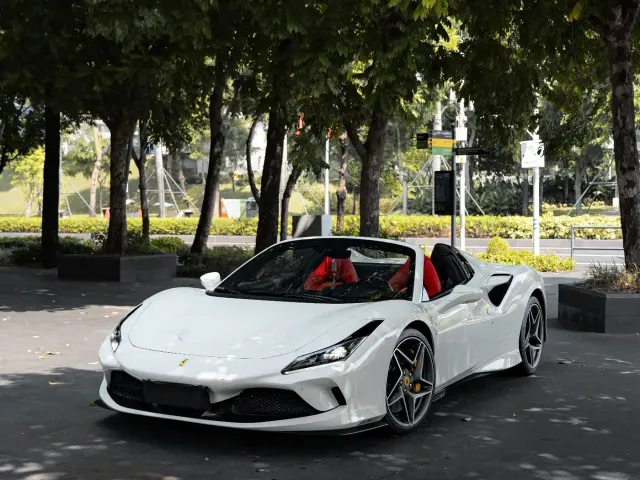 Фотография автомобиля — Ferrari F8