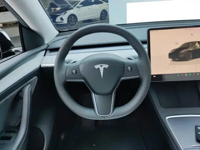 Tesla Model Y — Фото автомобиля 15