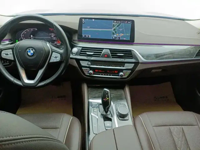 BMW 5 Series — Фото автомобиля 12