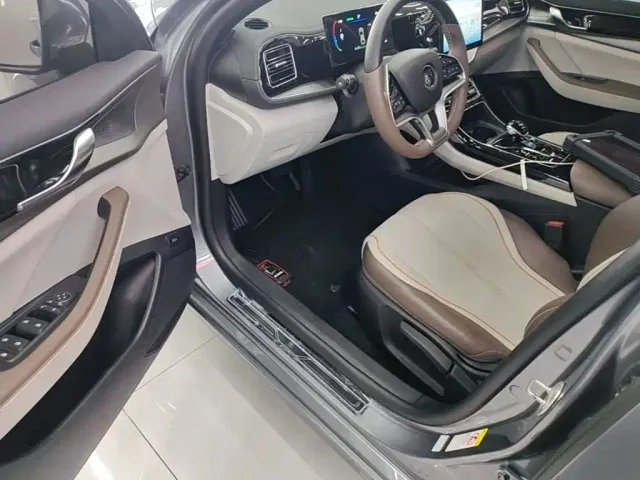 BYD Qin PLUS — Фото автомобиля 15