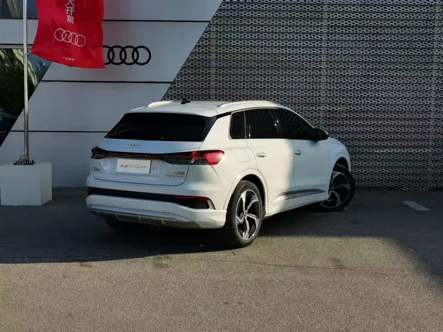 Audi Q4 e-tron — Фото автомобиля 7