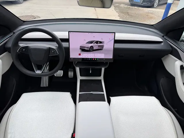 Tesla Model Y L — Фото автомобиля 6