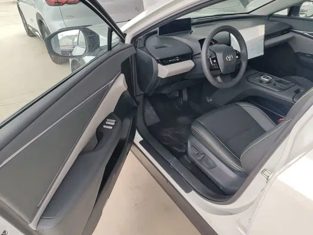 Toyota bZ5 — Фото автомобиля 15