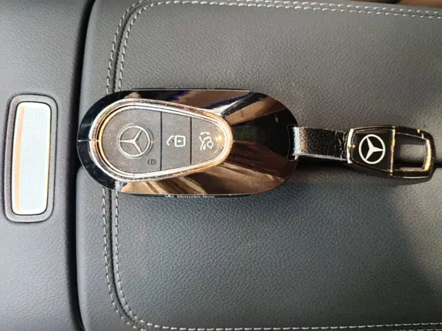 Mercedes-Benz E-Class — Фото автомобиля 16