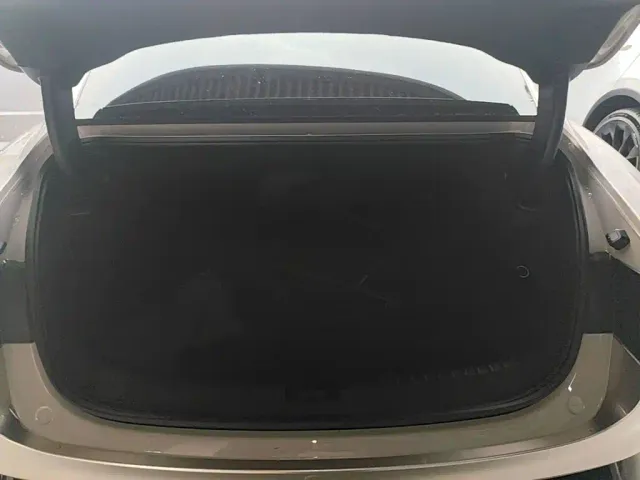 Xiaomi SU7 — Фото автомобиля 18