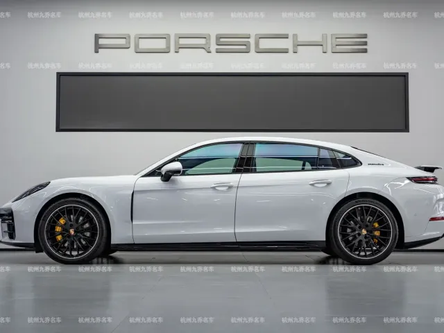 Porsche Panamera — Фото автомобиля 8