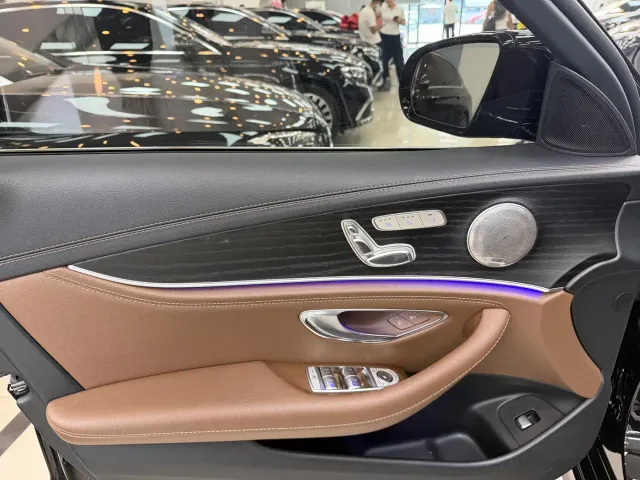 Mercedes-Benz E-Class — Фото автомобиля 4