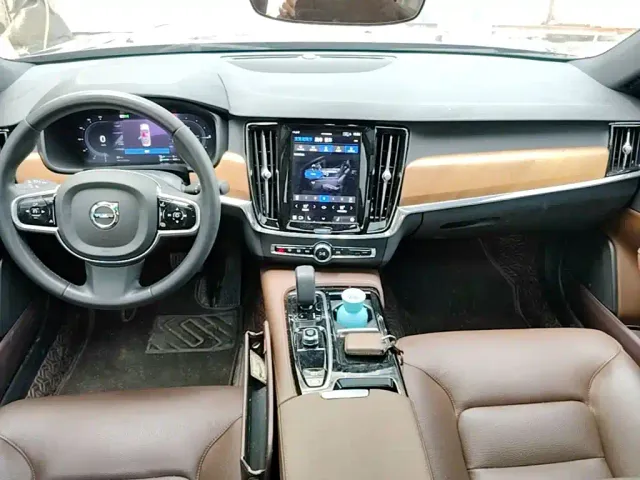 Volvo S90 — Фото автомобиля 5