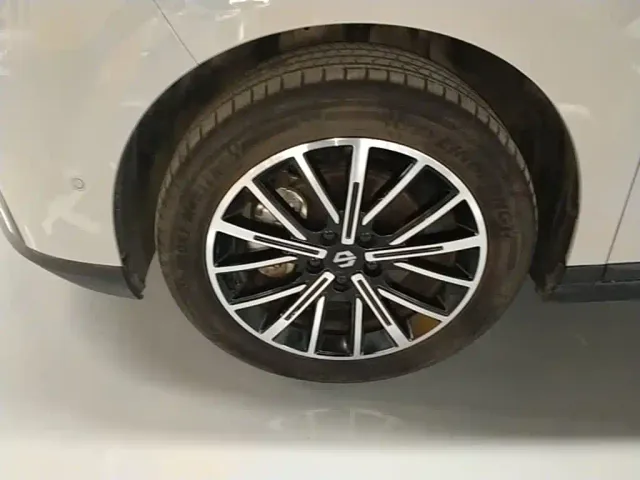 Leapmotor B10 — Фото автомобиля 22