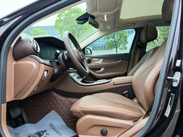 Mercedes-Benz E-Class — Фото автомобиля 4