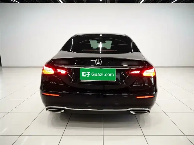 Mercedes-Benz E-Class — Фото автомобиля 5