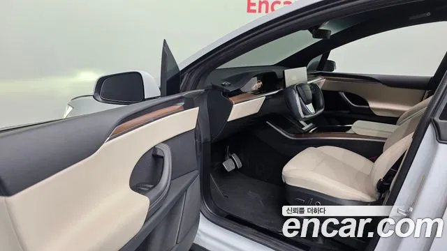 Tesla Model X — Фото автомобиля 10