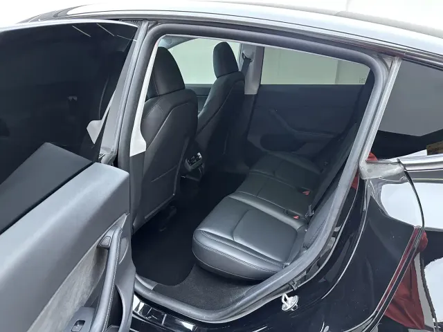 Tesla Model Y — Фото автомобиля 18
