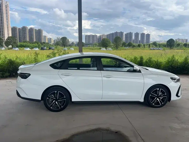 Geely Binrui — Фото автомобиля 6