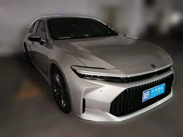 Toyota Crown — Фото автомобиля 3