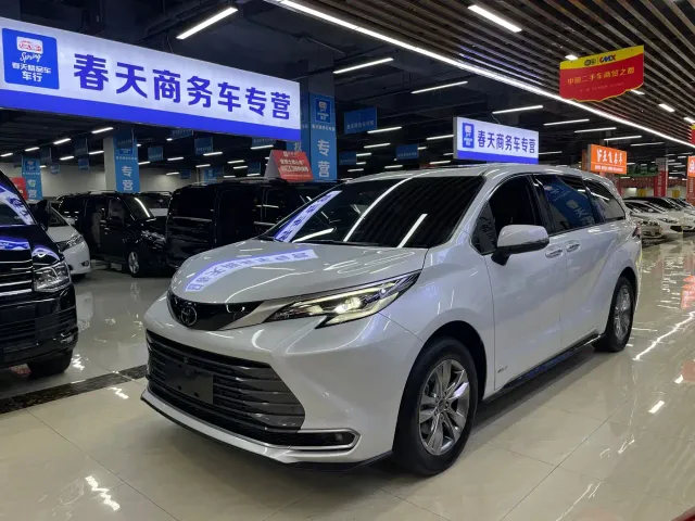 Фотография автомобиля — Toyota Sienna