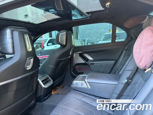 BMW 7 Series G70 — Фото автомобиля 7
