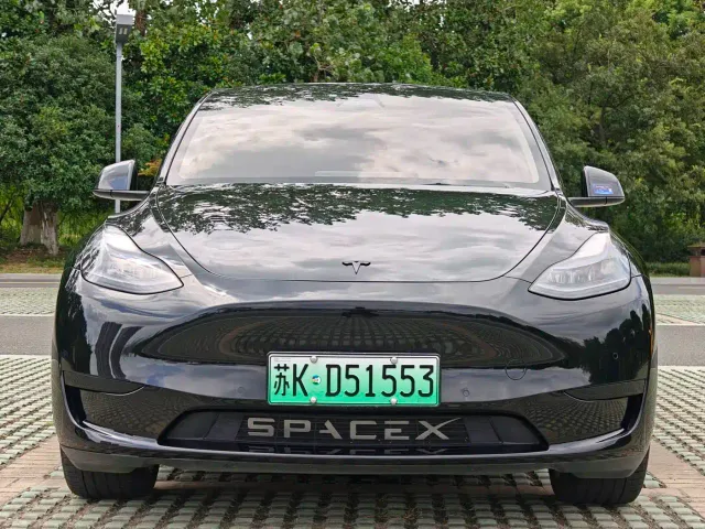 Tesla Model Y — Фото автомобиля 2