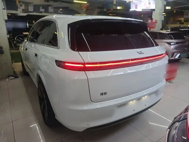 Li Auto L7 — Фото автомобиля 22