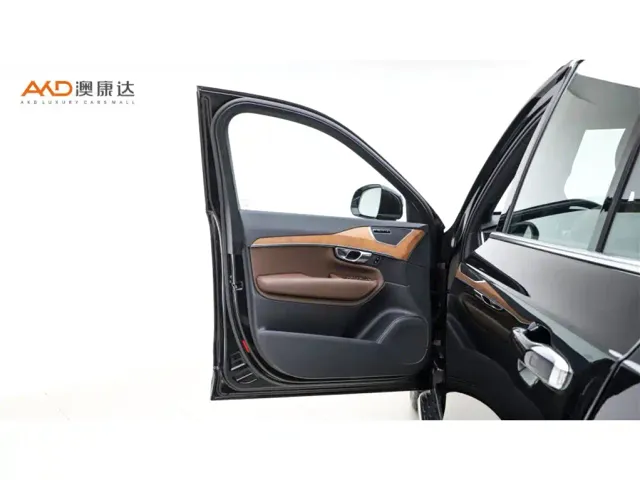 Volvo XC90 — Фото автомобиля 11
