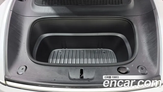 Tesla Model Y — Фото автомобиля 9