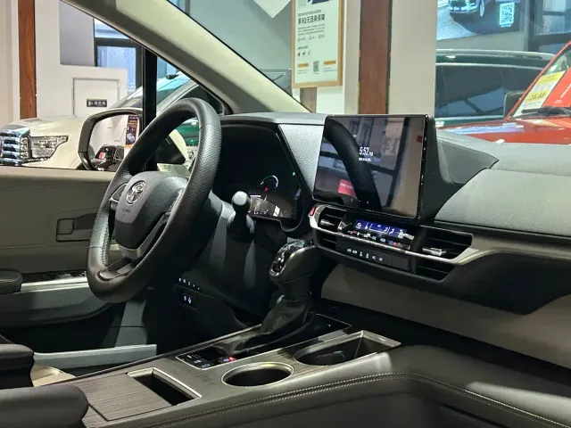 Toyota Granvia — Фото автомобиля 26