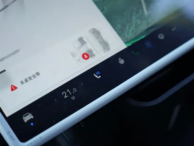 Tesla Model 3 — Фото автомобиля 15