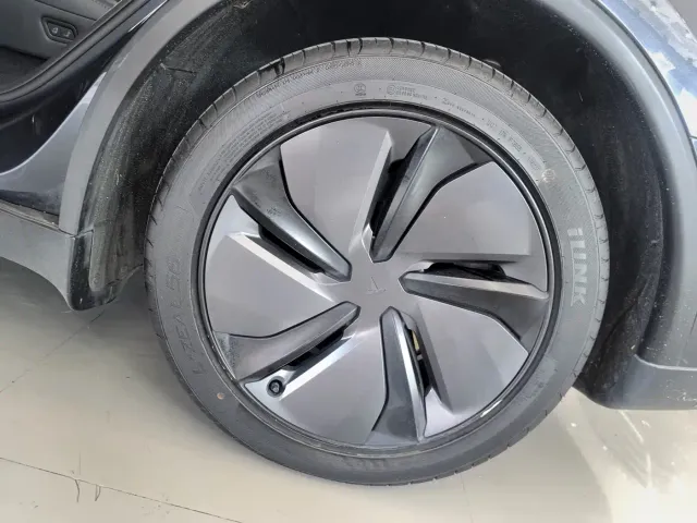 Tesla Model Y — Фото автомобиля 15