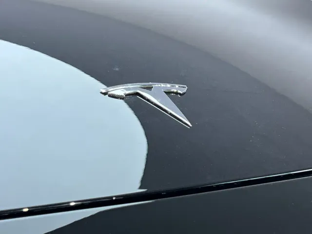 Tesla Model 3 — Фото автомобиля 5