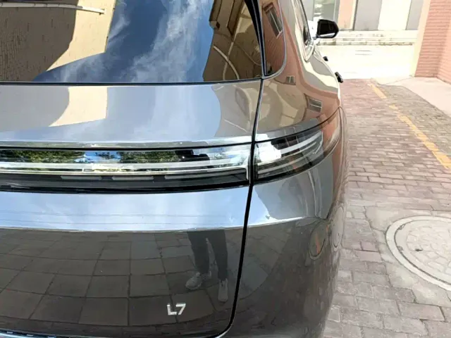 Li Auto L7 — Фото автомобиля 7