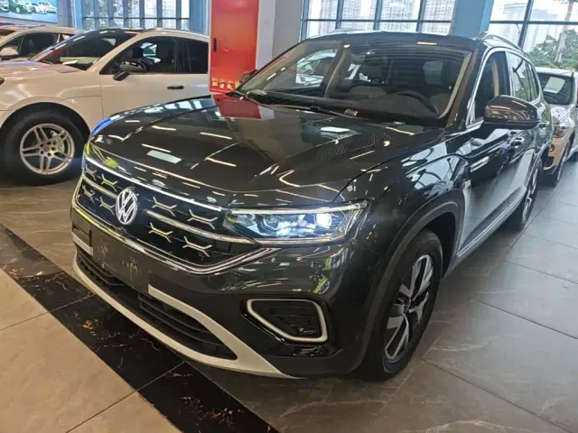 Фотография автомобиля — Volkswagen Tayron