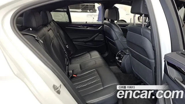 BMW 5 Series G30 — Фото автомобиля 12
