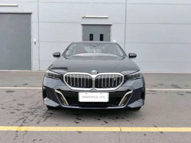 BMW i5 — Фото автомобиля 2