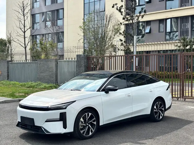 Фотография автомобиля — Geely Galaxy L6