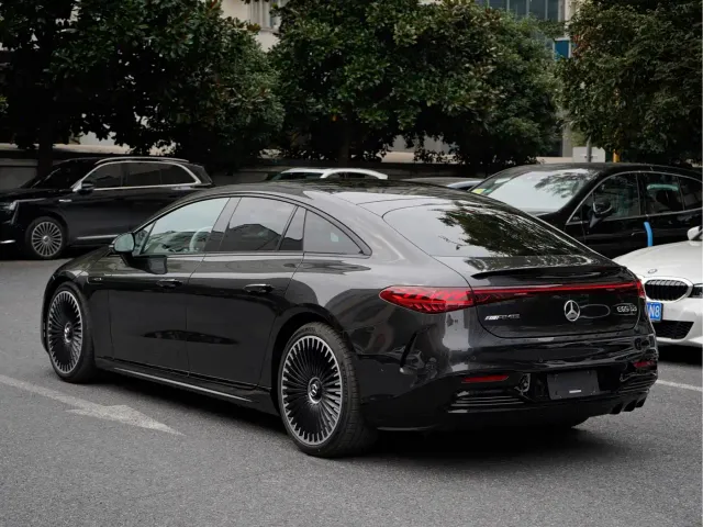 Mercedes-Benz EQS AMG — Фото автомобиля 4