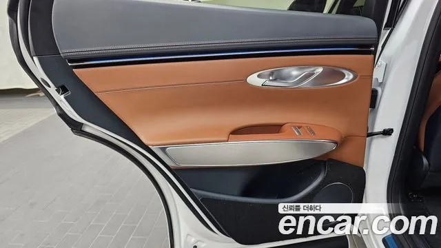 Genesis GV70 — Фото автомобиля 14